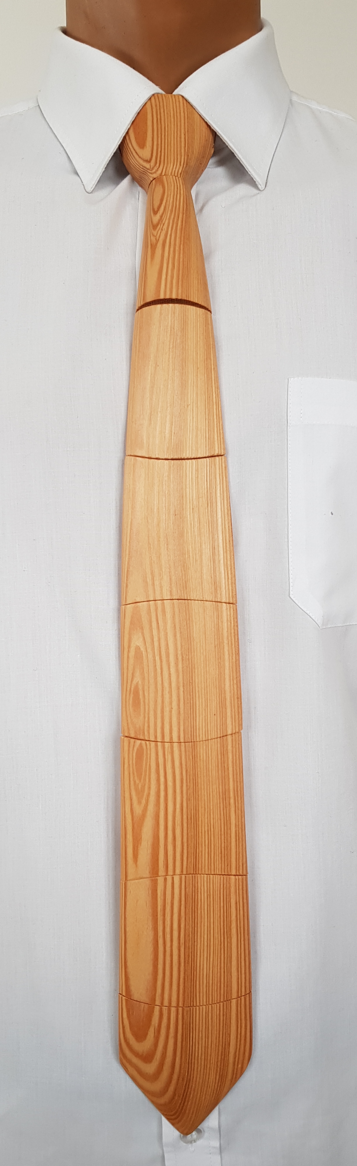 Drevená kravata 024